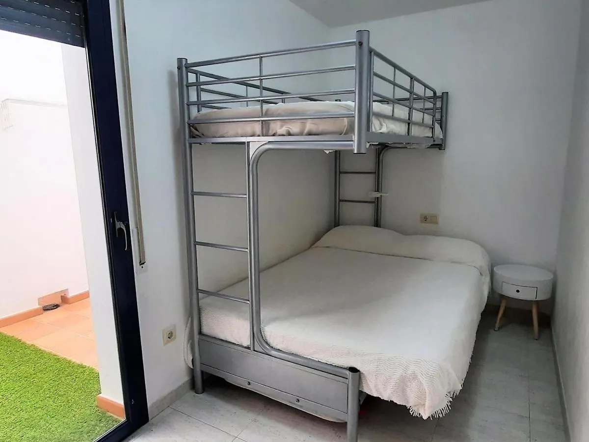 Apartamento En Llanca: 2 Habitaciones, Terraza, Frente A La Playa Del Port, ¡Mascotas Bienvenidas! - Es-170-78 0*, 兰卡 西班牙