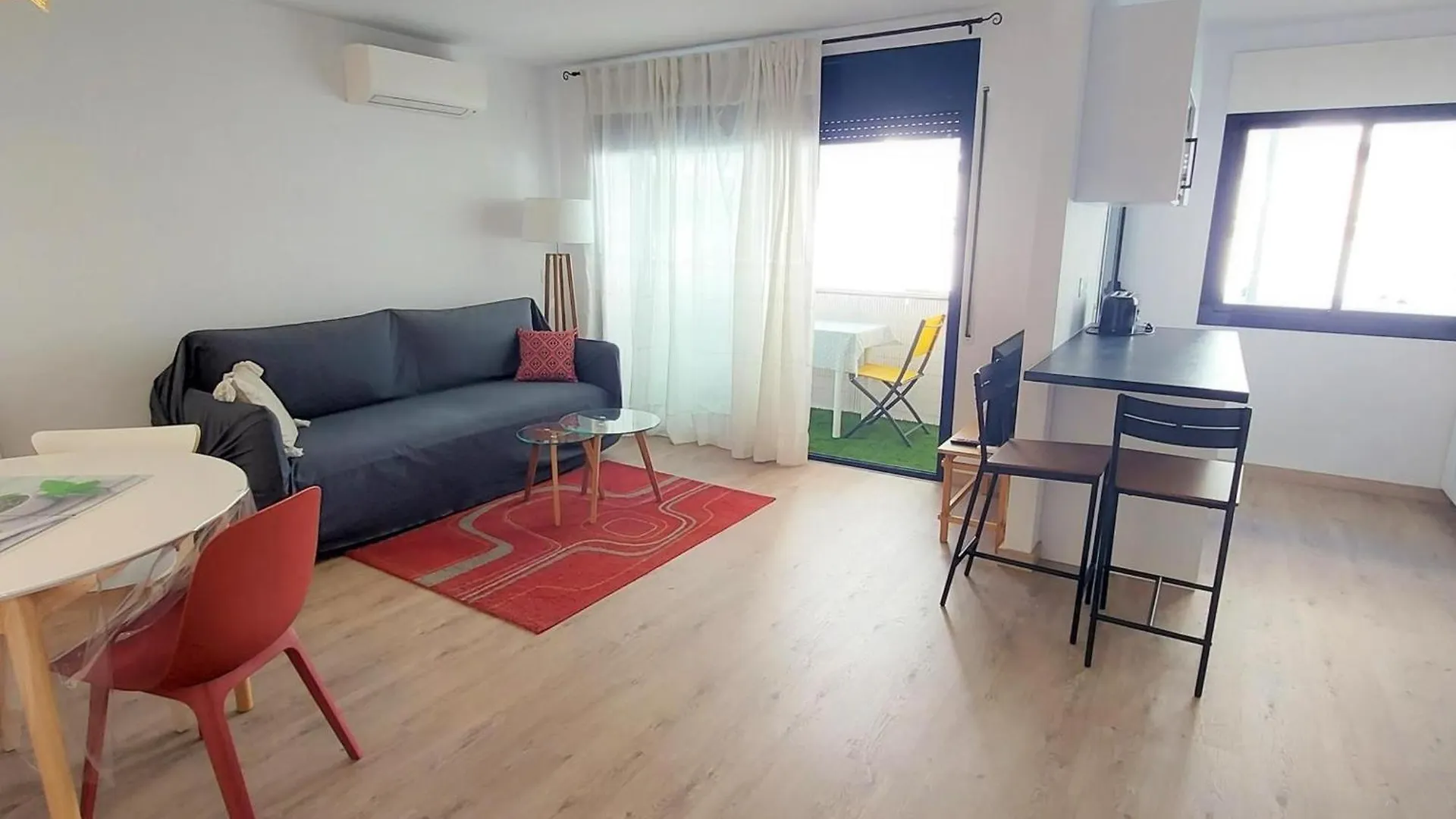 Apartamento En Llanca: 2 Habitaciones, Terraza, Frente A La Playa Del Port, ¡Mascotas Bienvenidas! - Es-170-78 西班牙